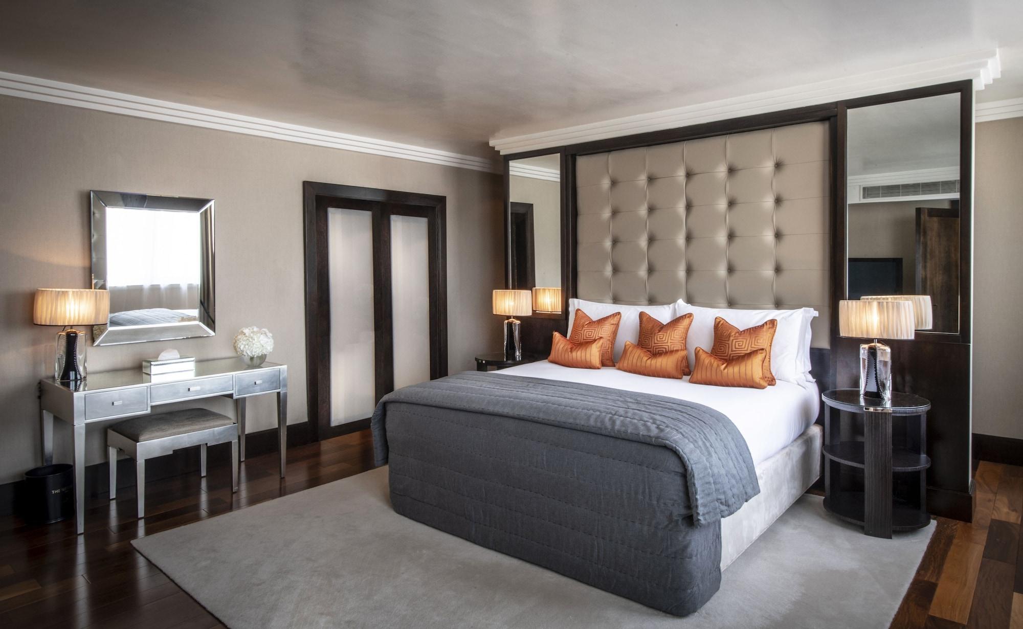 韦斯特伯里酒店 都柏林 外观 照片 A bedroom at The Dorchester