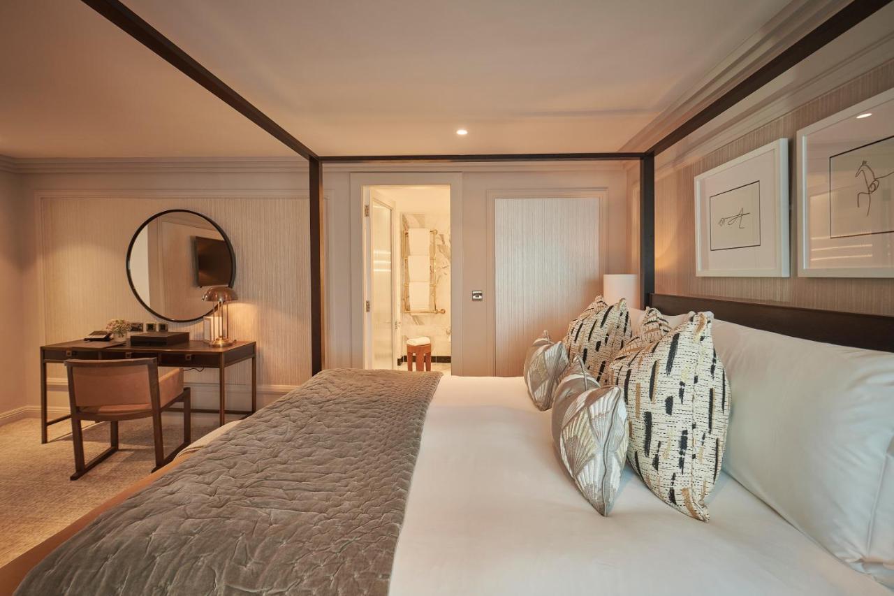 韦斯特伯里酒店 都柏林 外观 照片 A bedroom at the hotel