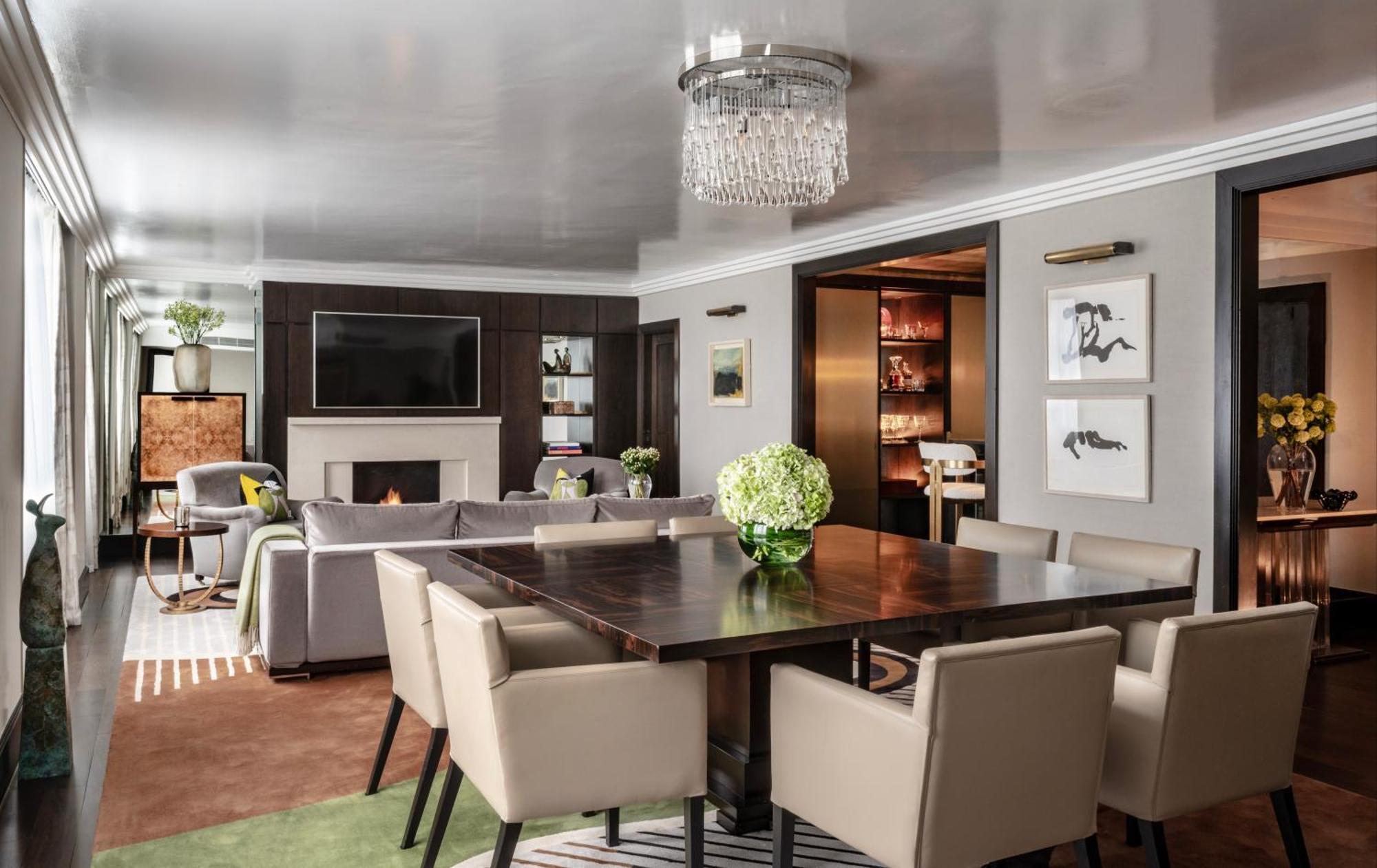 韦斯特伯里酒店 都柏林 外观 照片 The interior of a suite at the Four Seasons Hotel