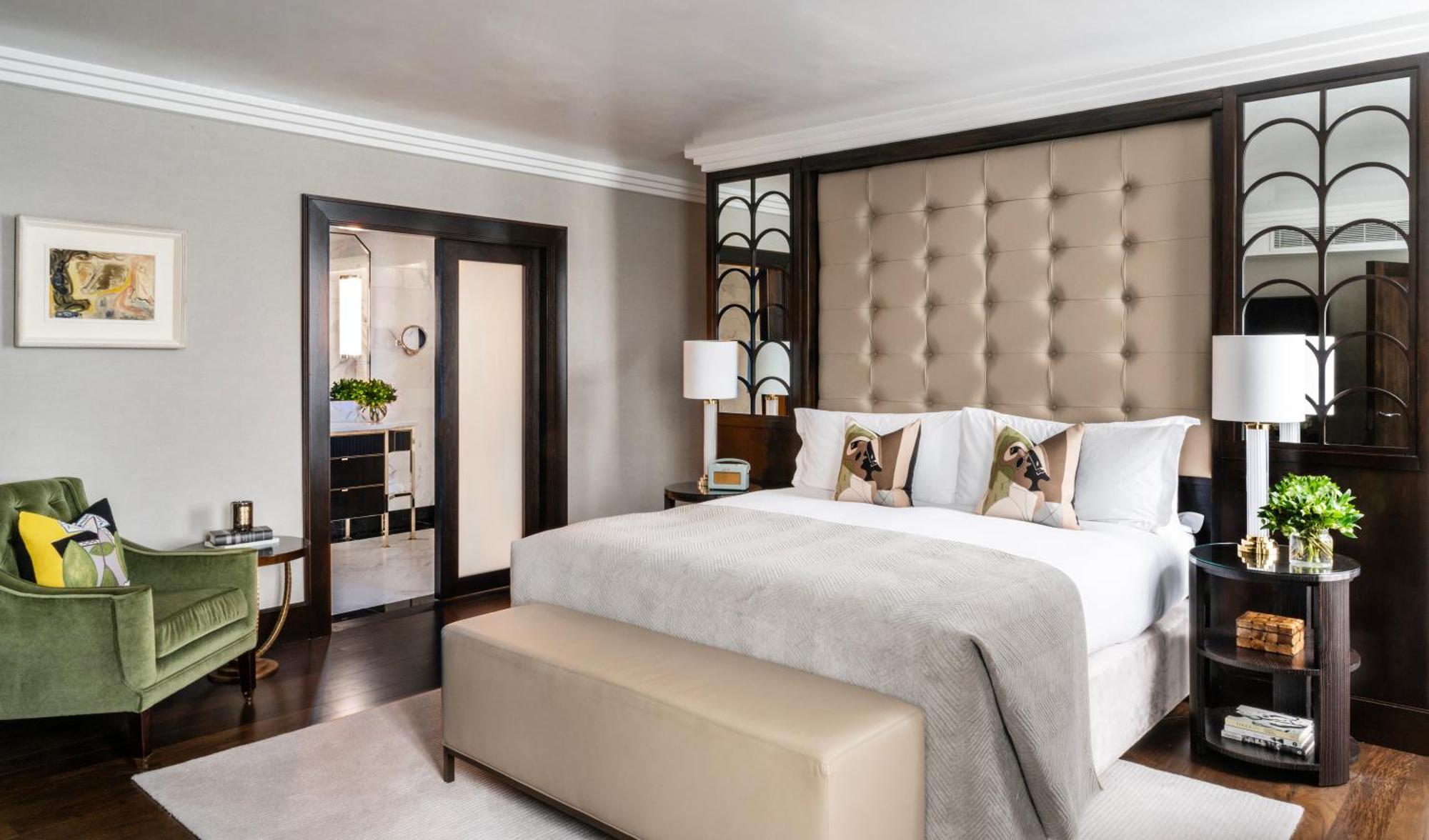 韦斯特伯里酒店 都柏林 外观 照片 A bedroom at The Savoy