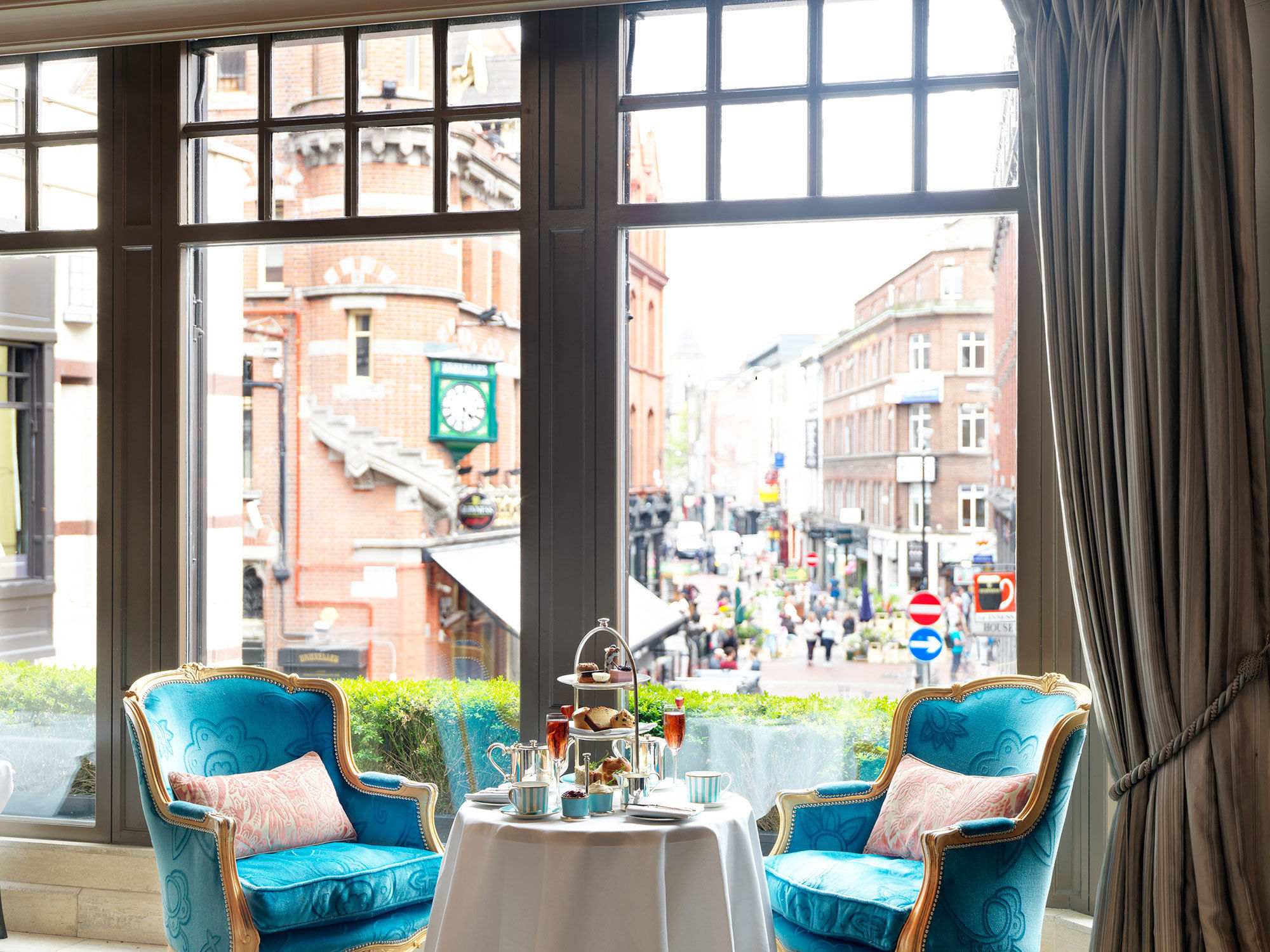 韦斯特伯里酒店 都柏林 餐厅 照片 The lounge at the Midland Hotel