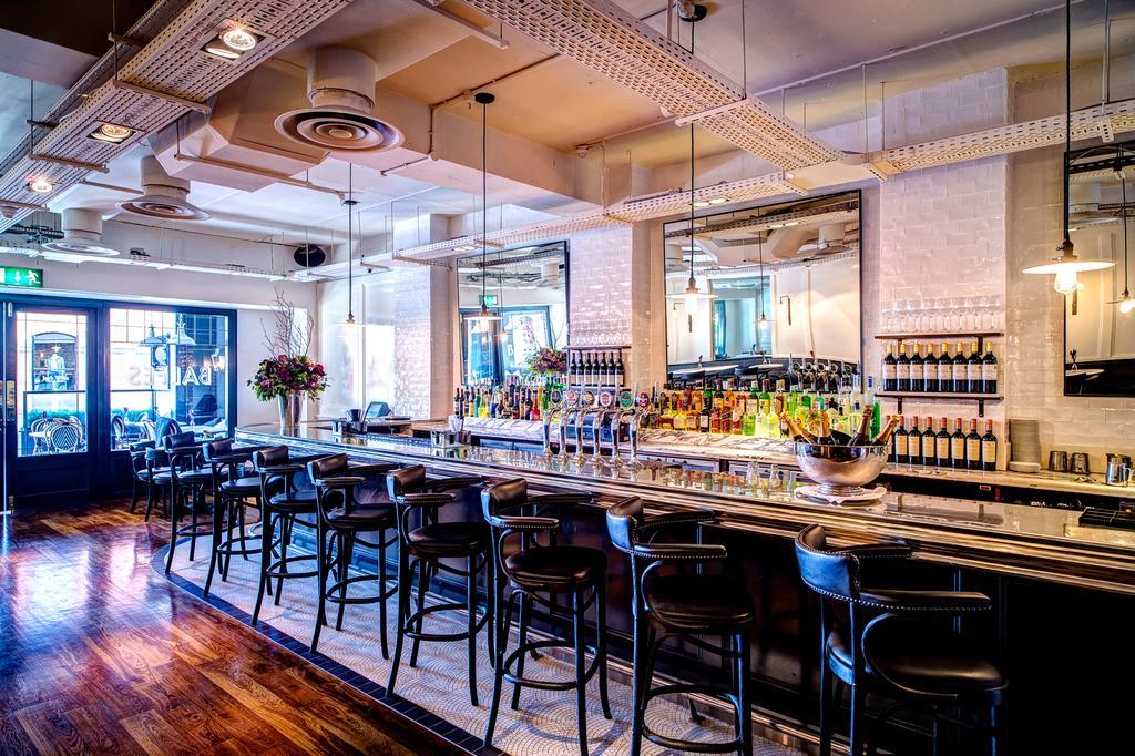 韦斯特伯里酒店 都柏林 外观 照片 The bar at the restaurant