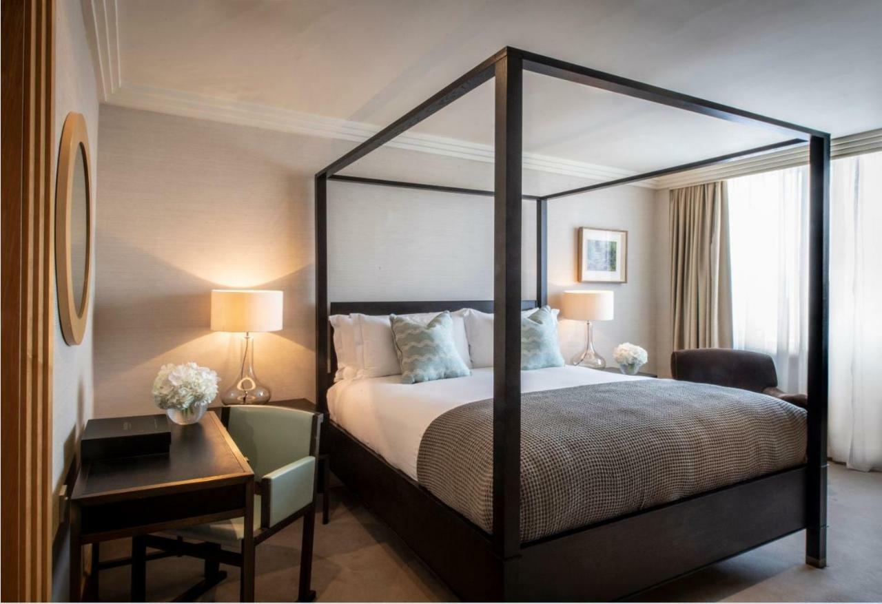 韦斯特伯里酒店 都柏林 外观 照片 A bedroom at the hotel